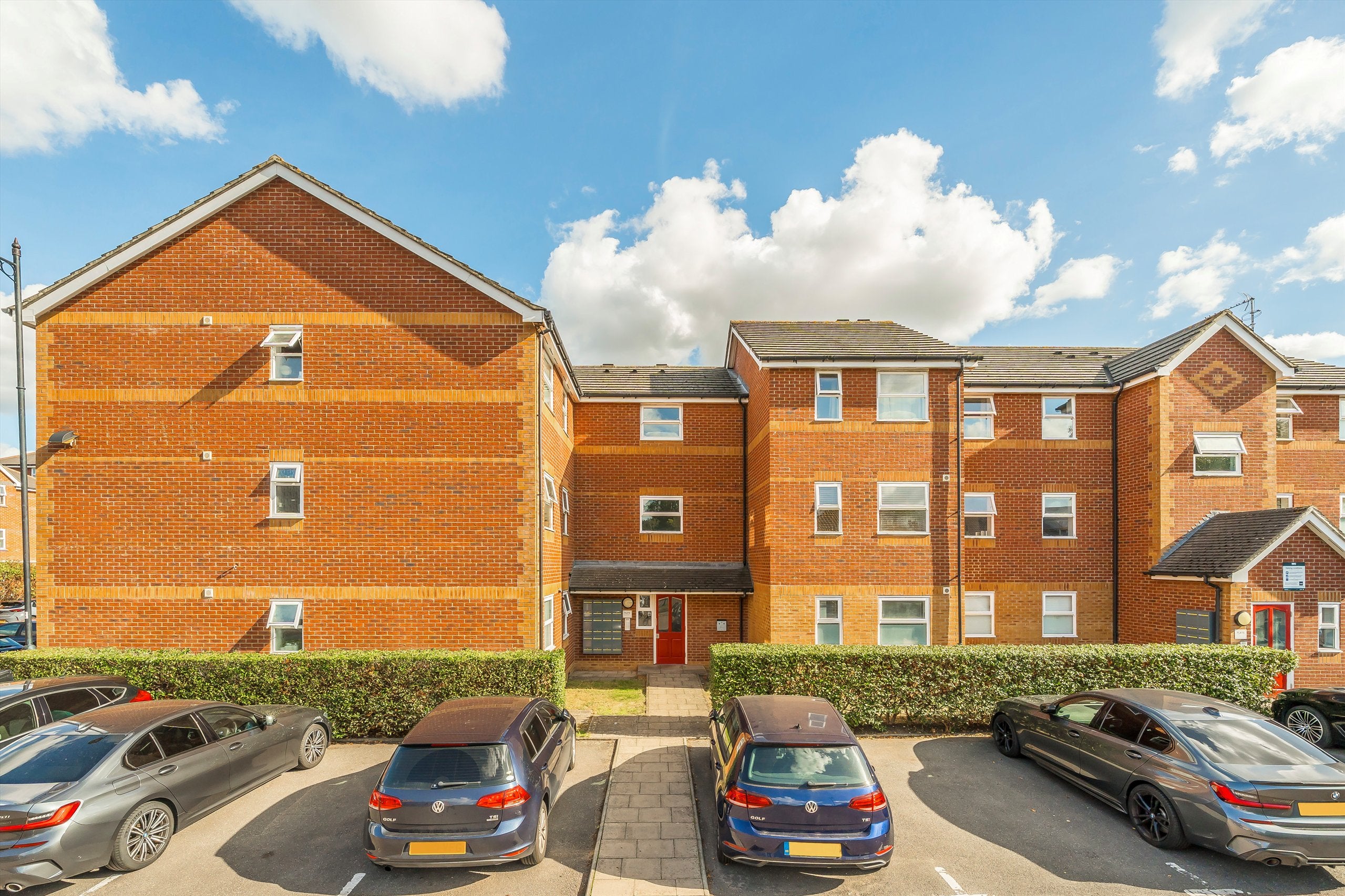 Flat Macmillan Way in Greater London