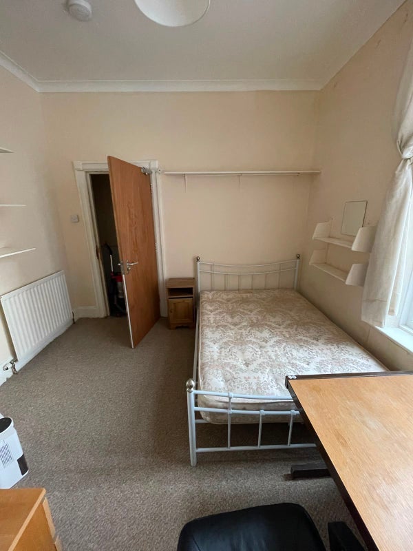 Room Devonshire Place in Newcastle upon Tyne