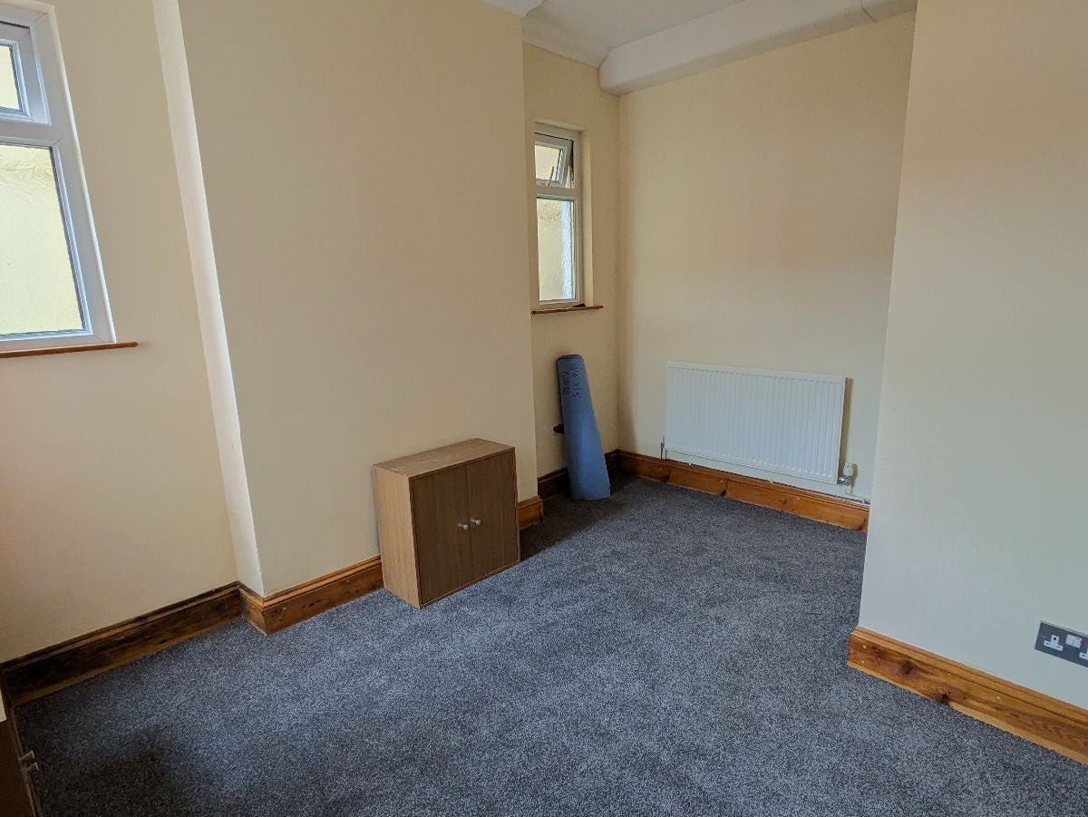 Flat Glenroy Street in Cardiff