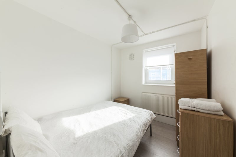 Flat Sceptre Road in Greater London