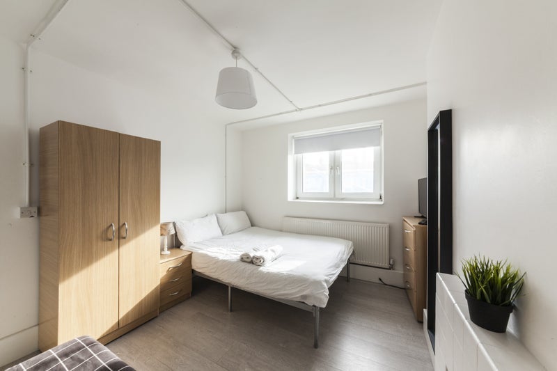 Flat Sceptre Road in Greater London
