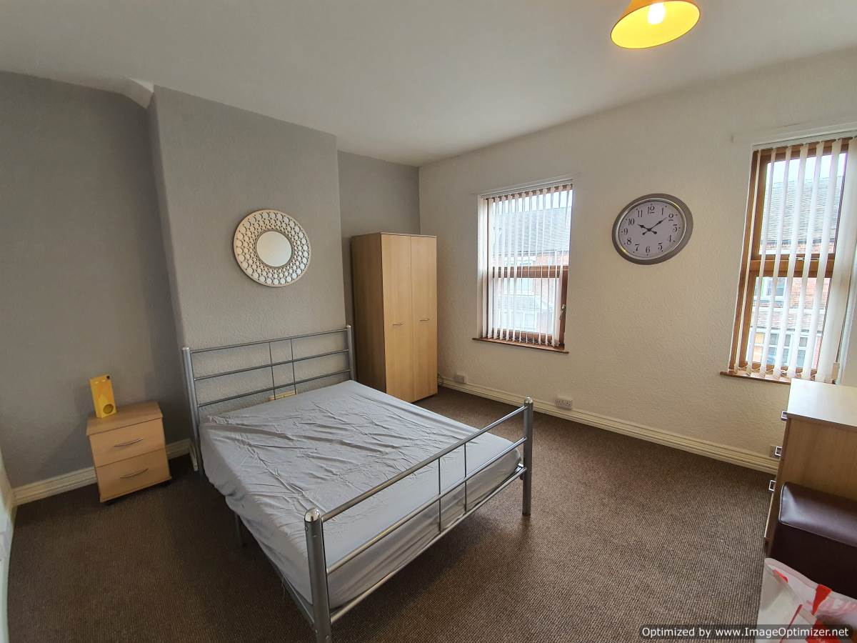 Room Princes Road in Stoke-on-Trent