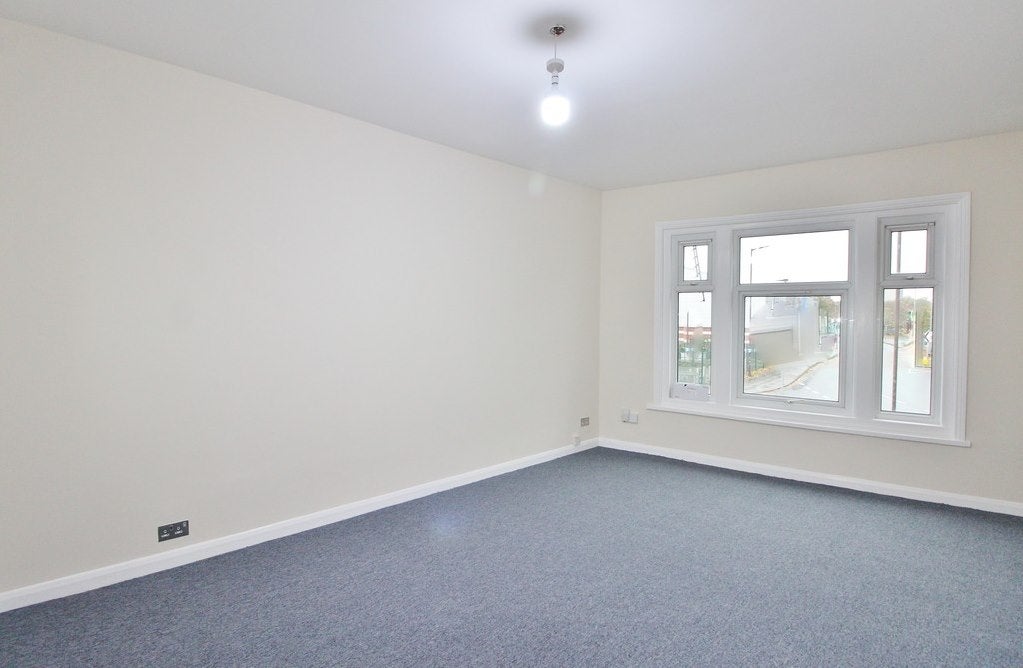 Flat Fawcett Road in Portsmouth