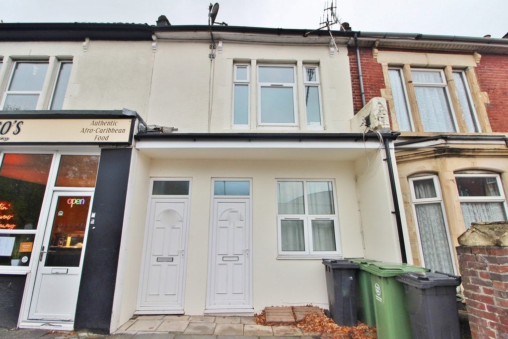 Flat Fawcett Road in Portsmouth