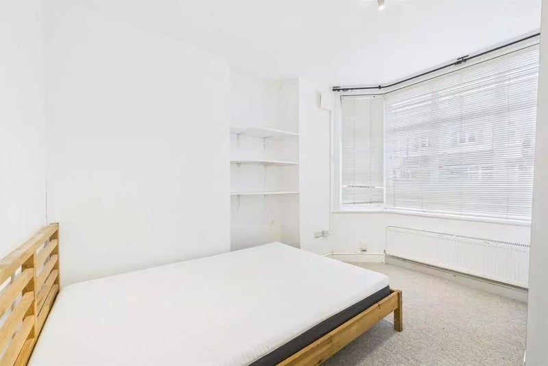 Room Arragon Gardens in Greater London