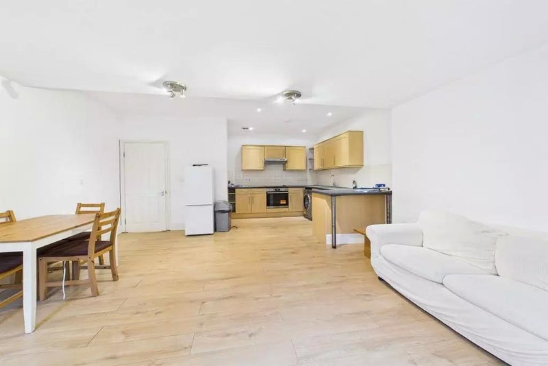 Room Arragon Gardens in Greater London