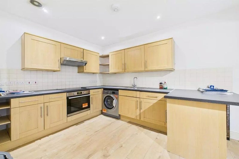 Room Arragon Gardens in Greater London