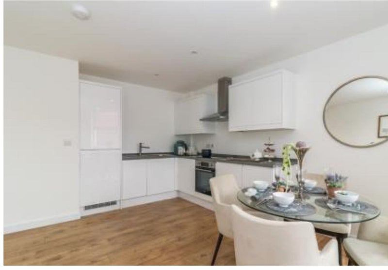 Room High Street in Slough