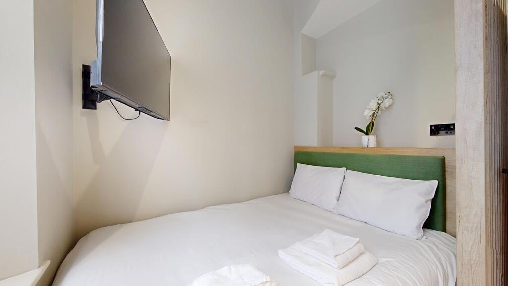 Flat Draycott Avenue in Greater London