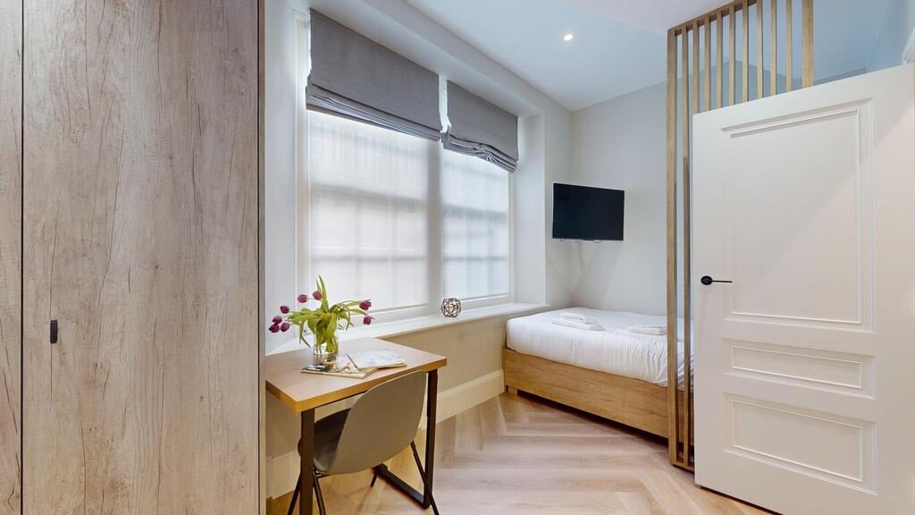 Flat Draycott Avenue in Greater London