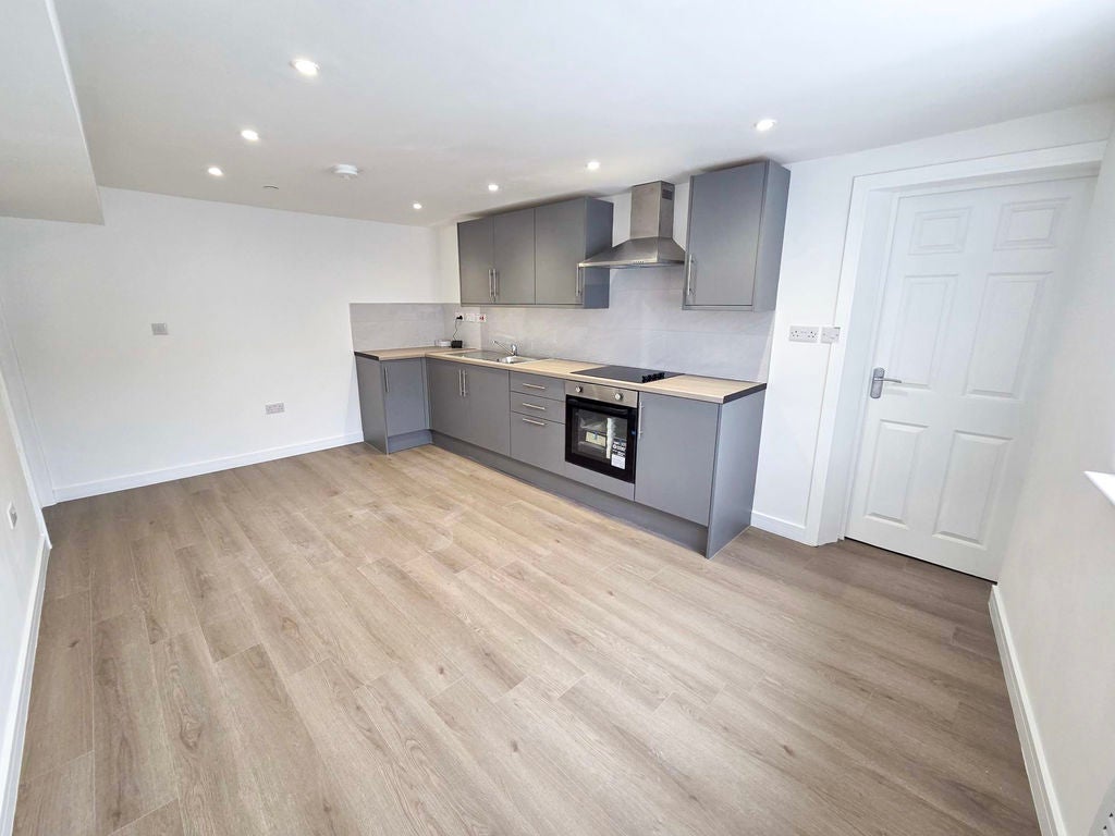 Flat Cardiff Road in Caerphilly