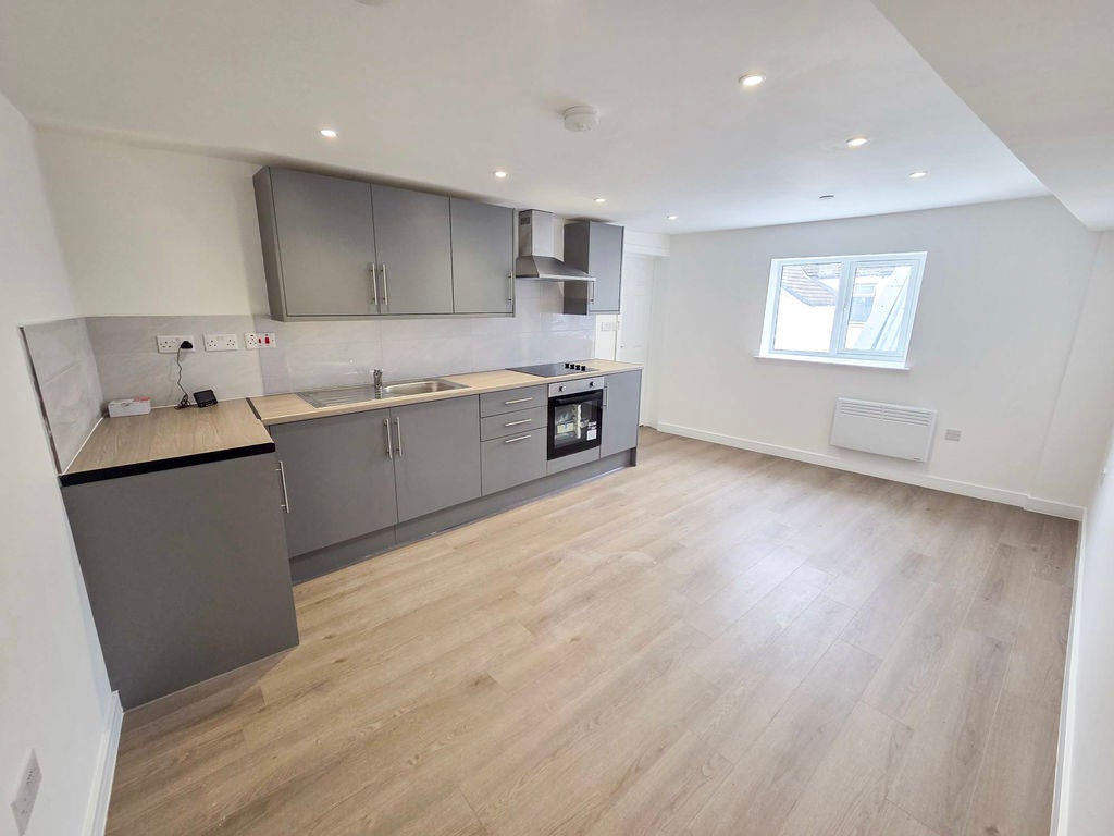 Flat Cardiff Road in Caerphilly