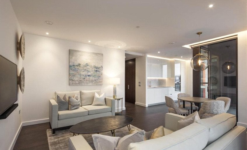 Flat Ponton Road in Greater London