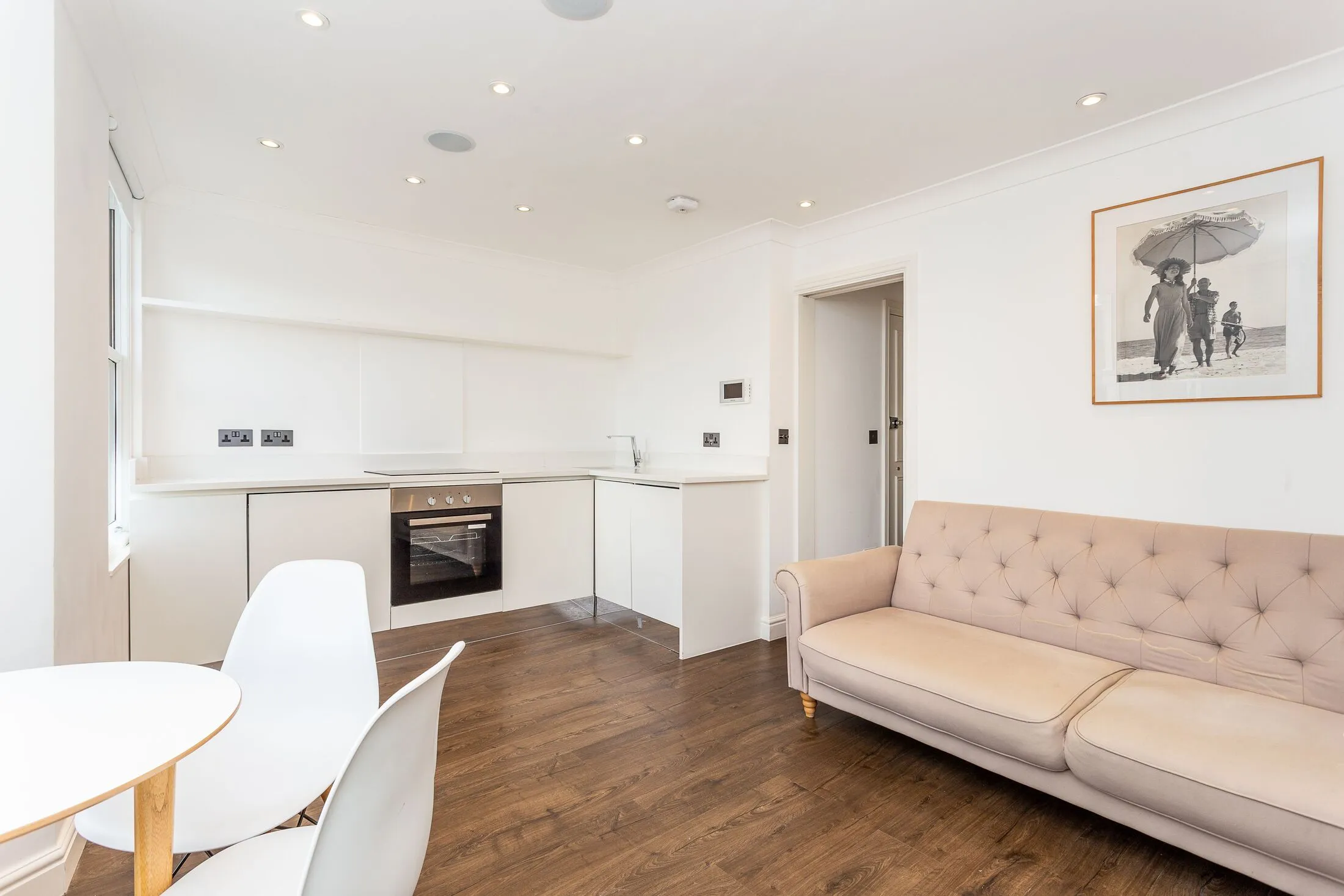 Flat Beryl Road in Greater London