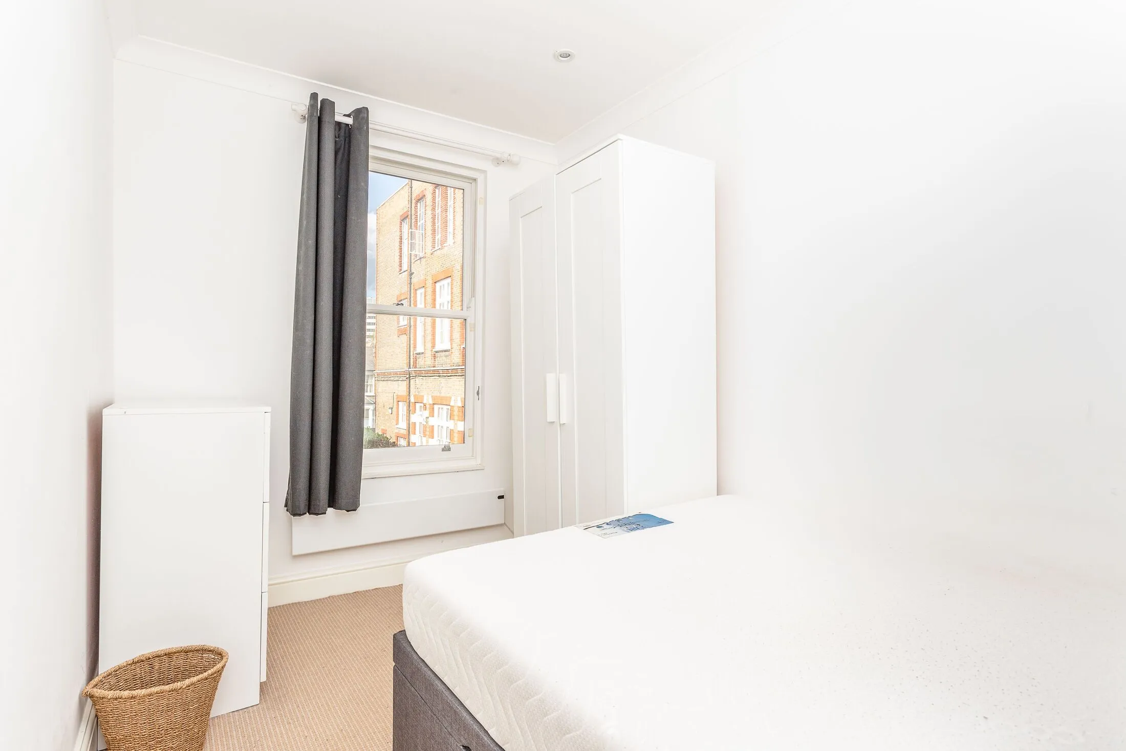 Flat Beryl Road in Greater London