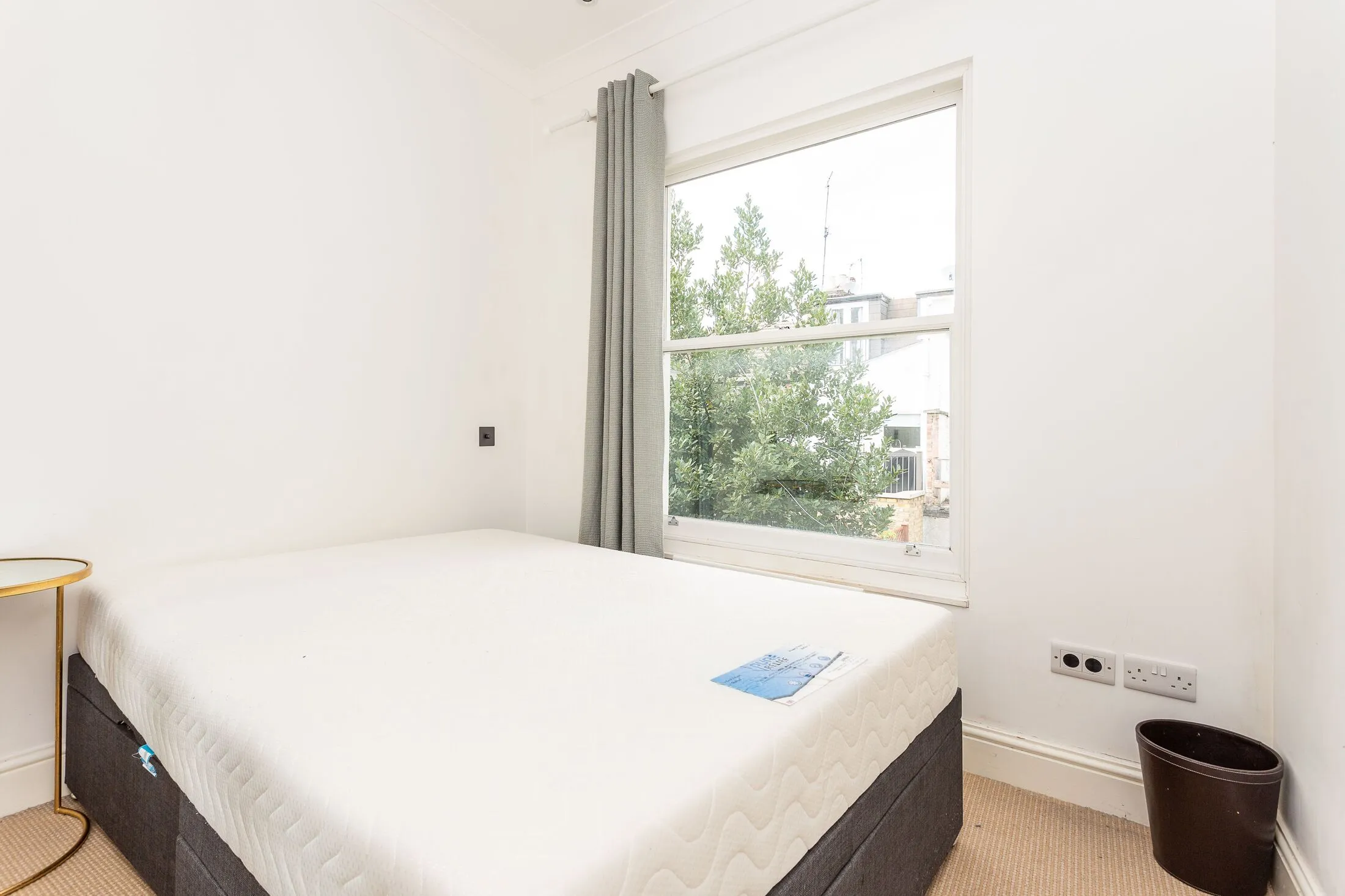Flat Beryl Road in Greater London