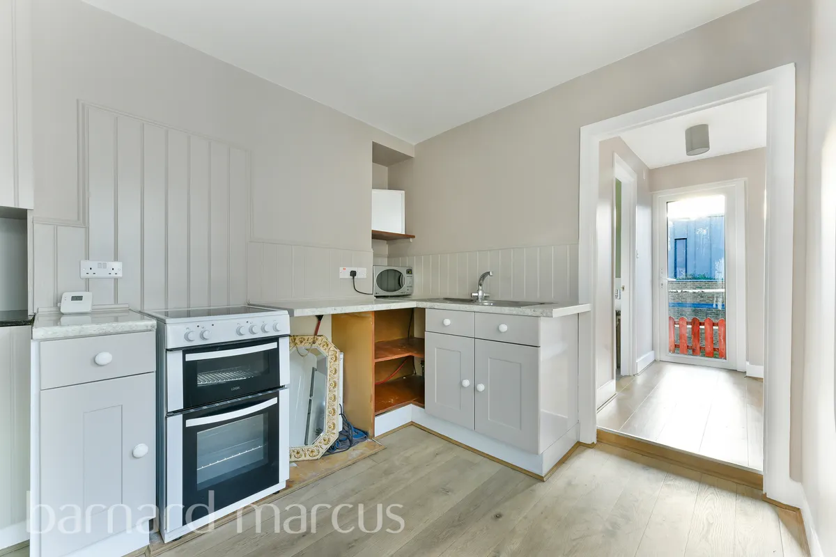 Flat Westcote Road in Greater London