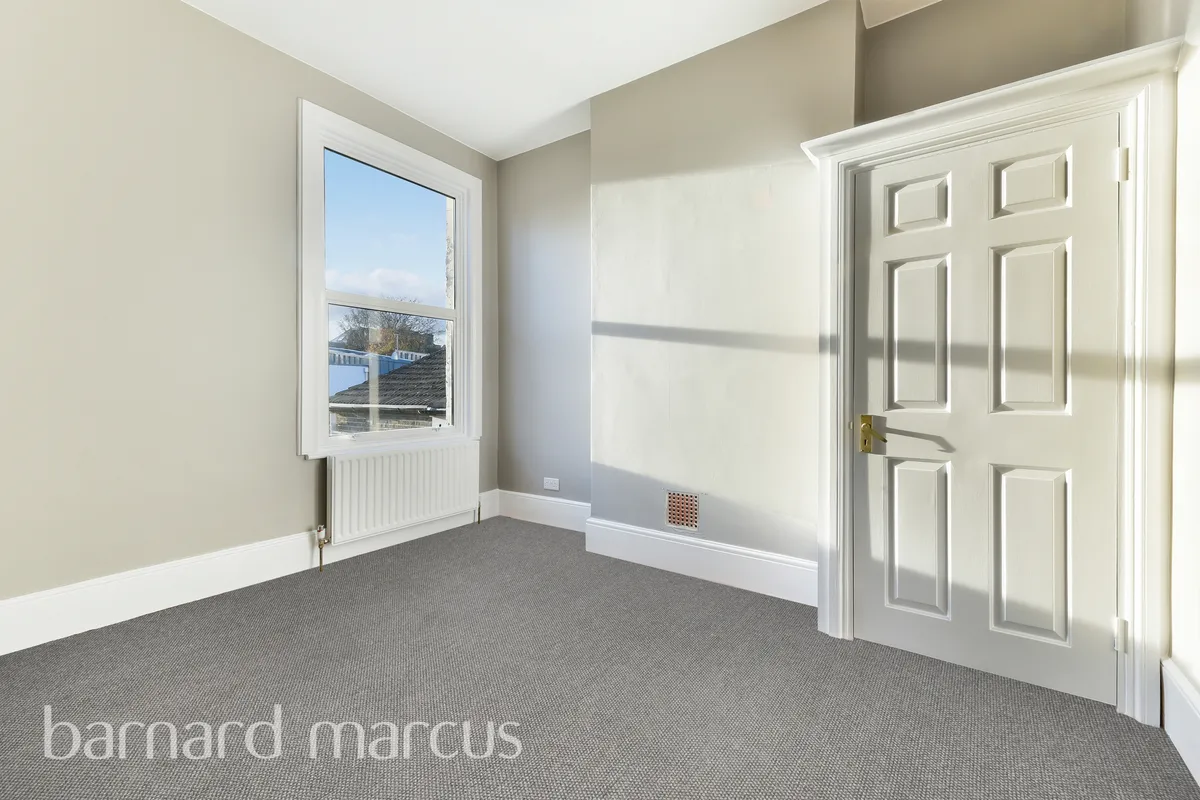 Flat Westcote Road in Greater London
