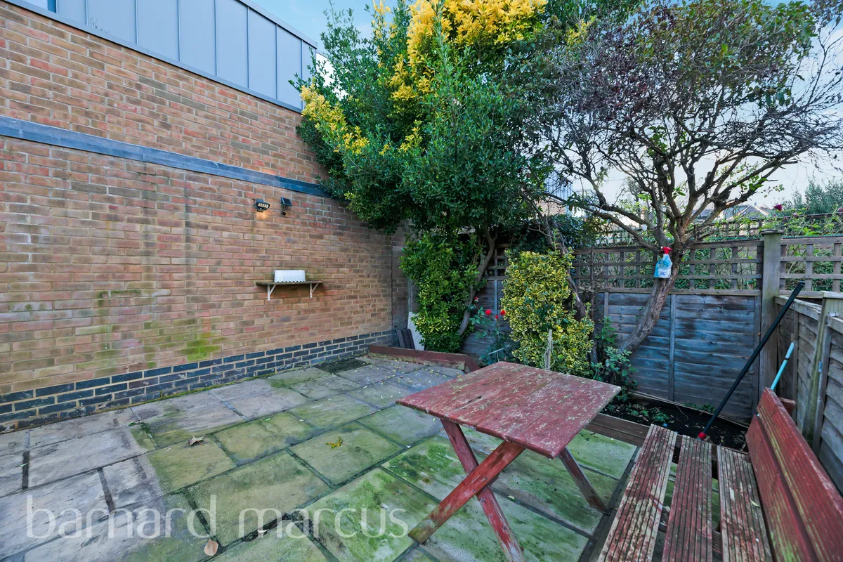 Flat Westcote Road in Greater London