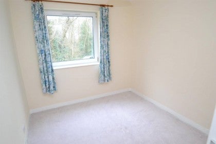 Flat Scrubbitts Square in Hertsmere