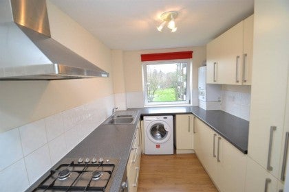Flat Scrubbitts Square in Hertsmere