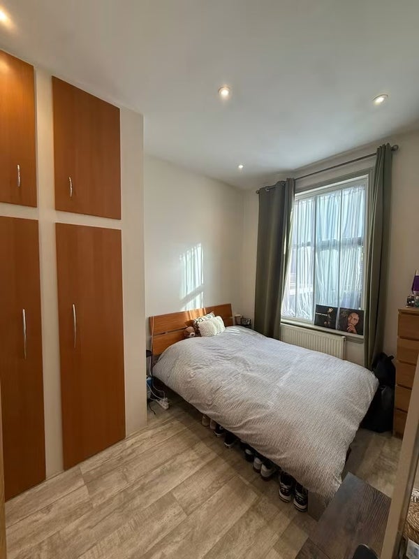 Room White Horse Lane in Greater London