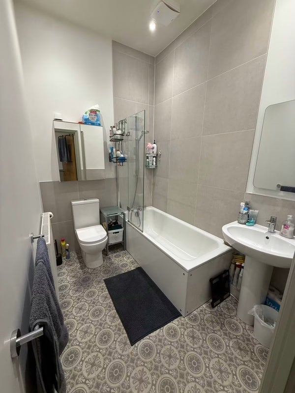 Room White Horse Lane in Greater London
