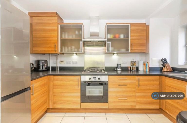 Flat Raven Close in Watford