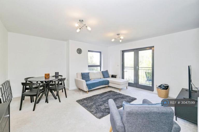 Flat Raven Close in Watford