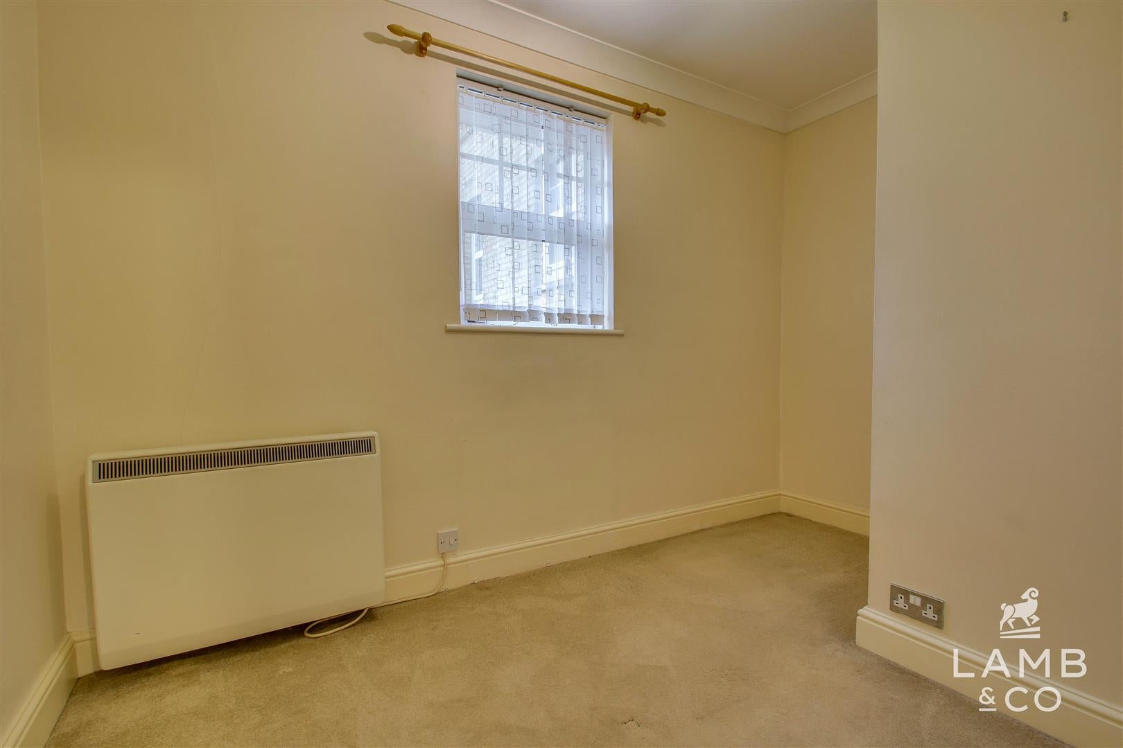 Flat Carnarvon Road in Clacton-on-Sea
