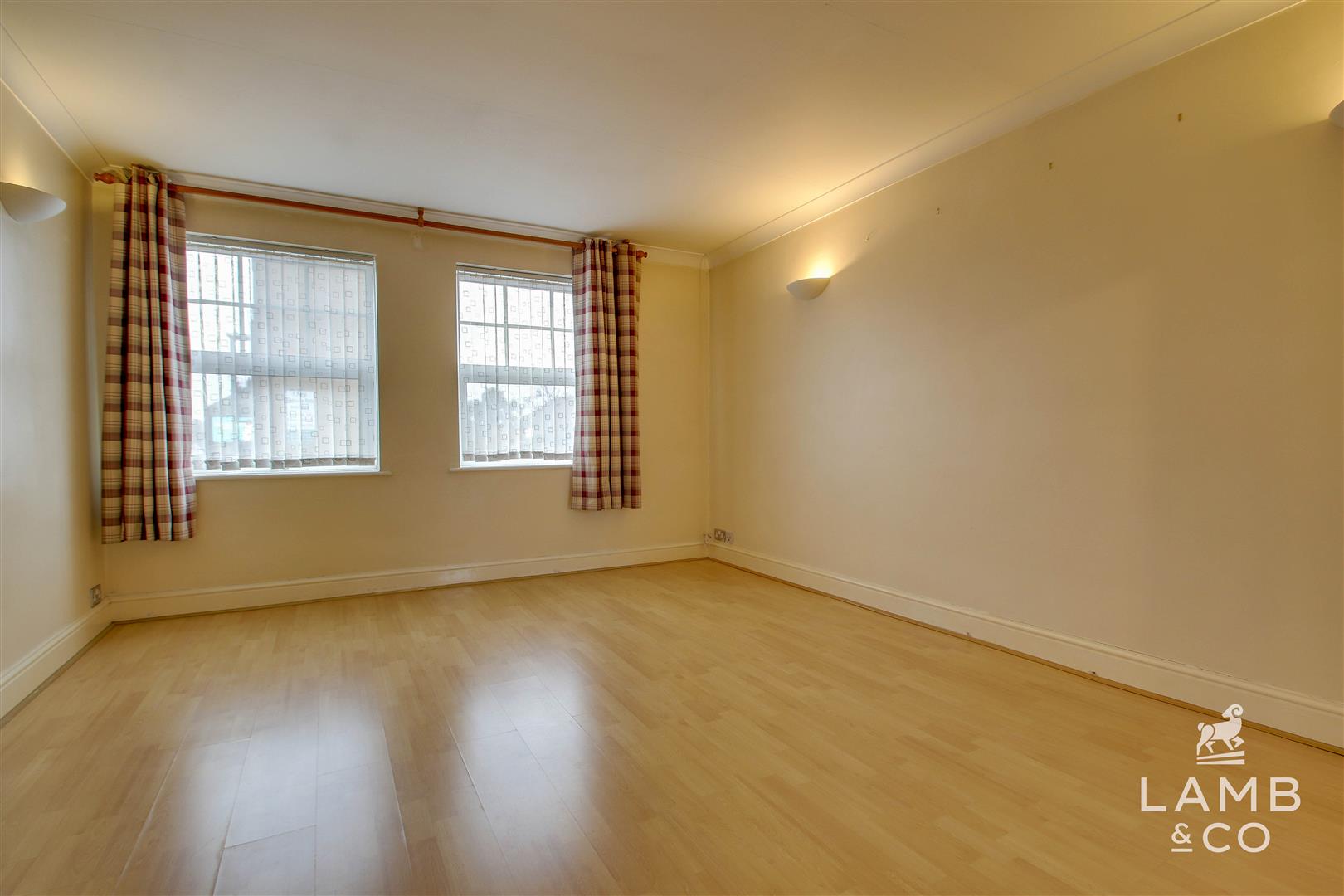 Flat Carnarvon Road in Clacton-on-Sea