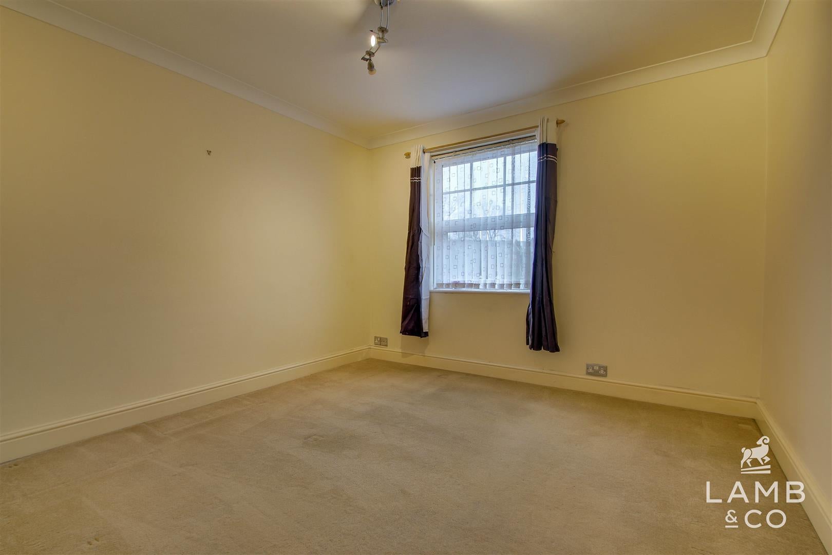 Flat Carnarvon Road in Clacton-on-Sea