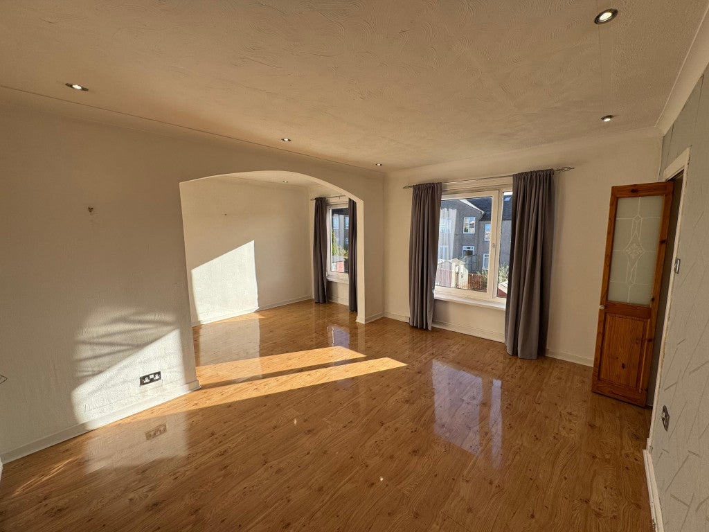 Flat Kingsacre Road in Glasgow