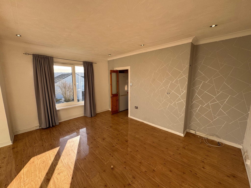 Flat Kingsacre Road in Glasgow
