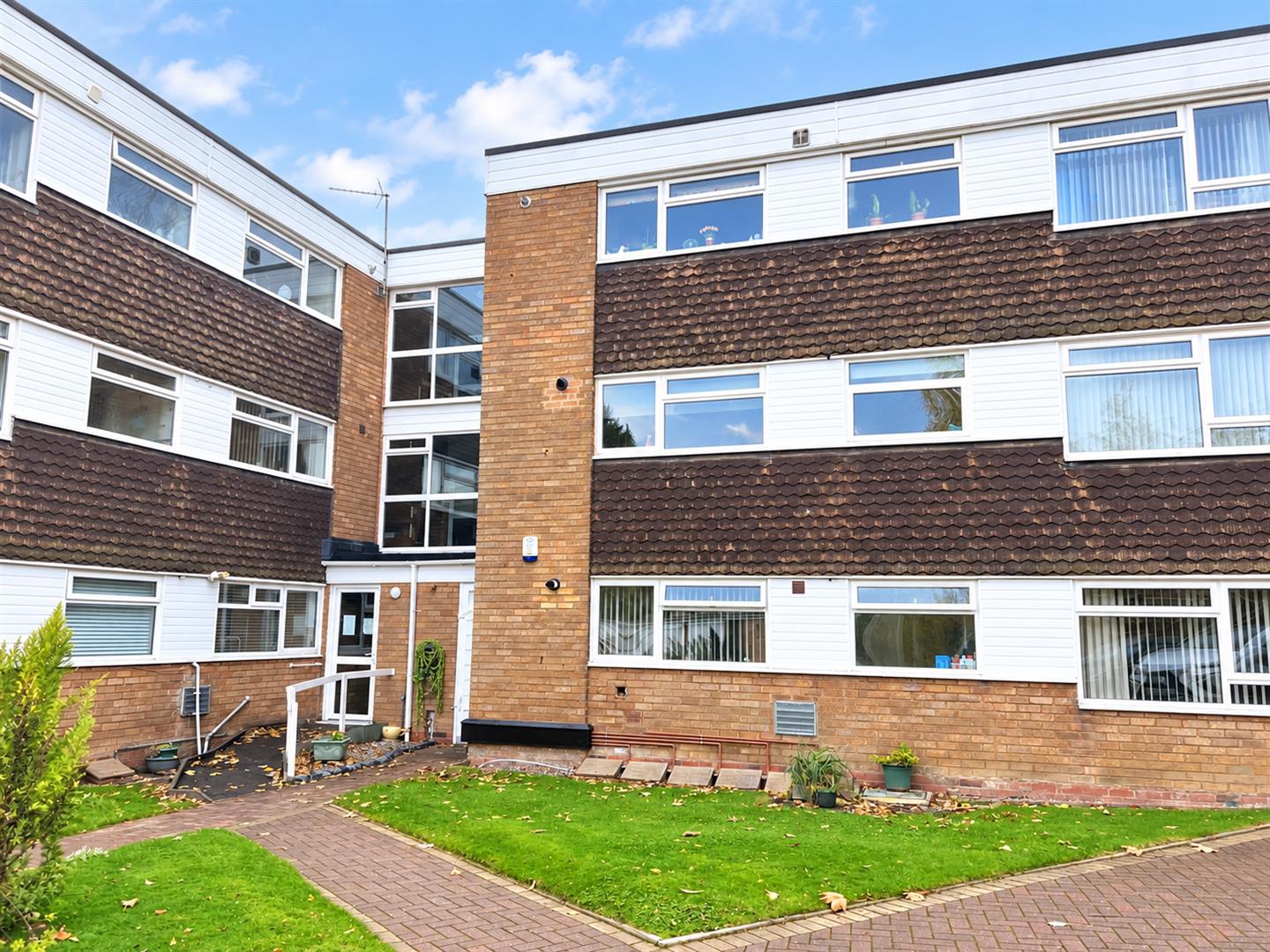 Flat Jesson Close in Walsall