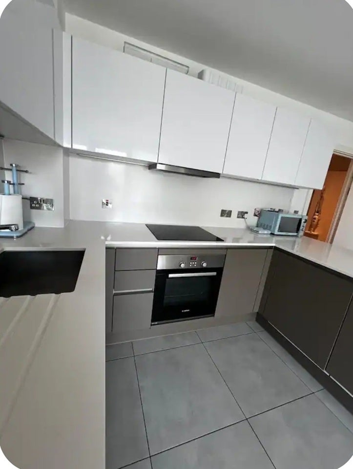 Flat Empire Way in Greater London