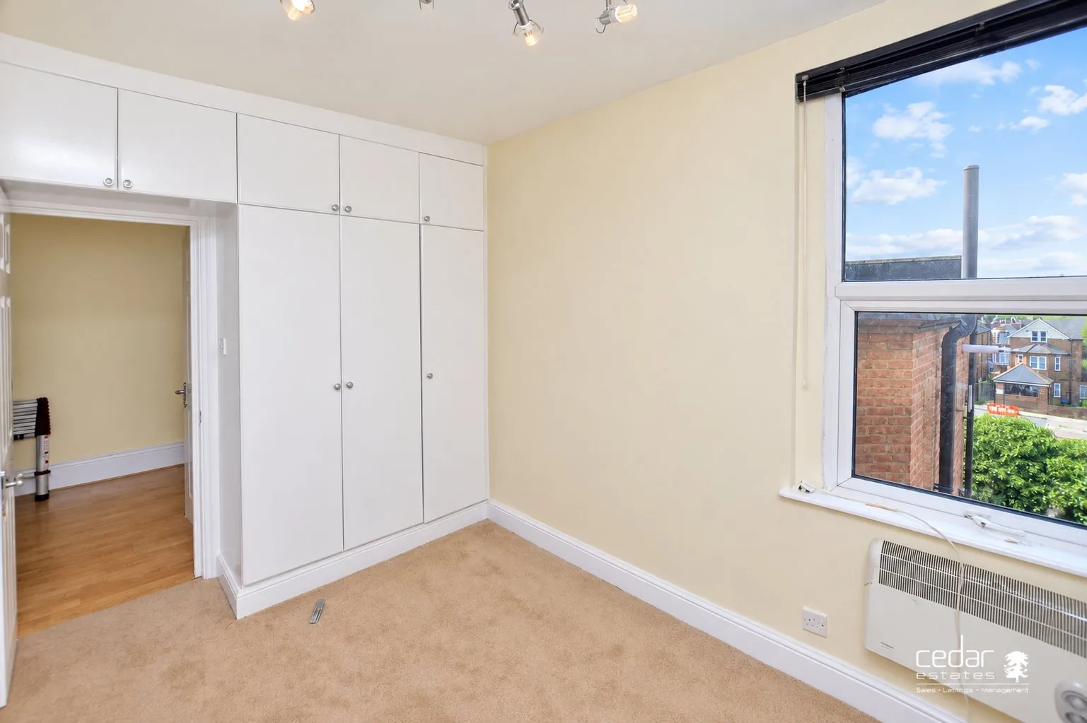 Flat Cricklewood Broadway in Greater London