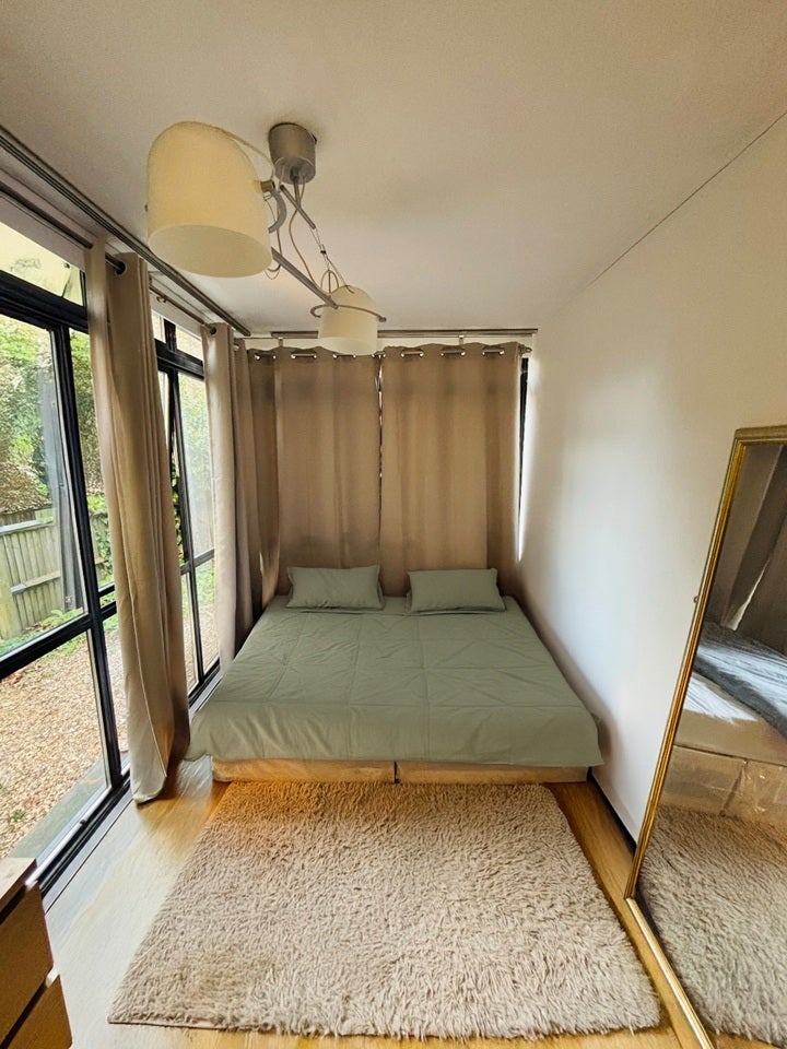 Room Rush Common Mews in Greater London
