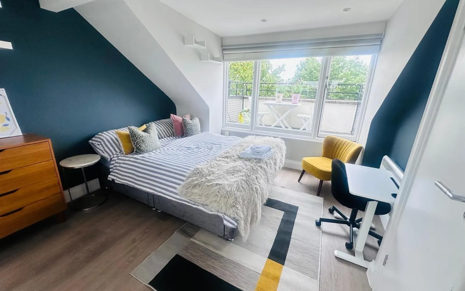 Room Tollington Road in Greater London