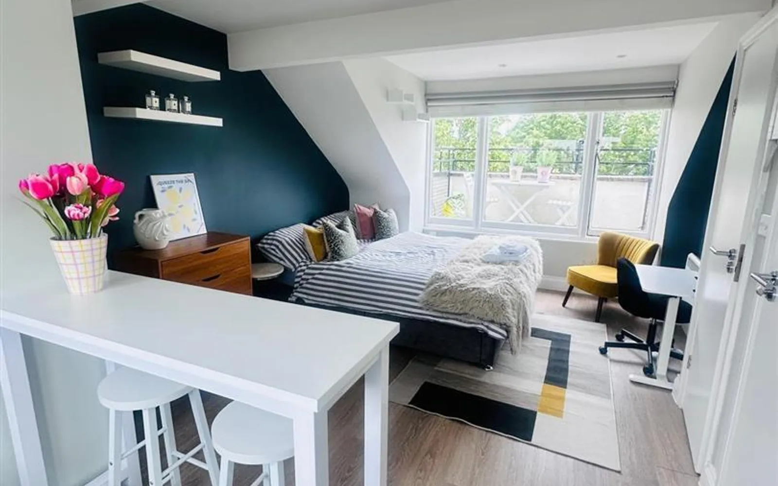 Room Tollington Road in Greater London