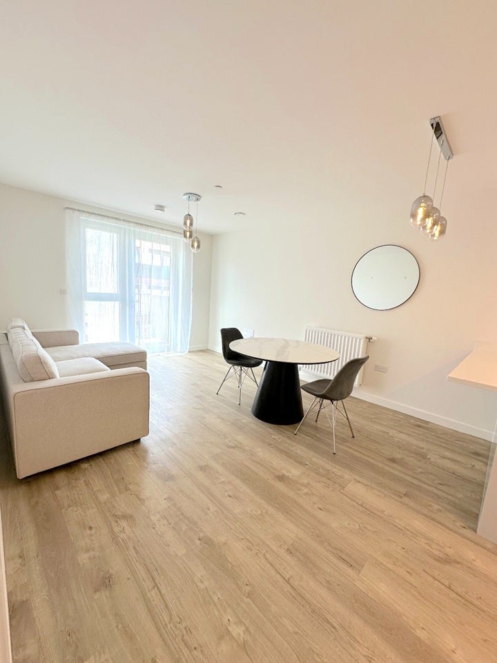 Flat North Woolwich Road in Greater London