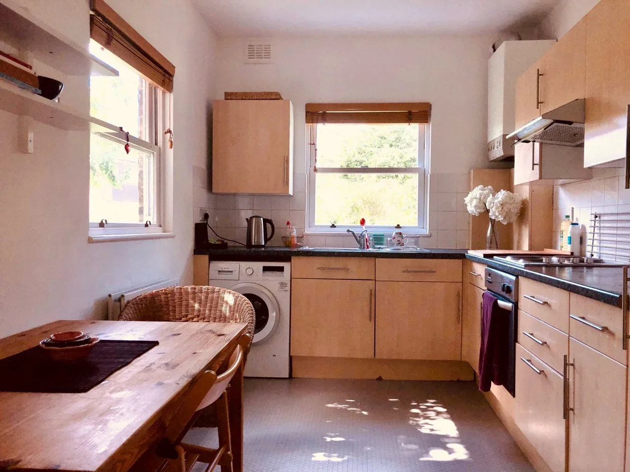 Flat Hartham Road in Greater London