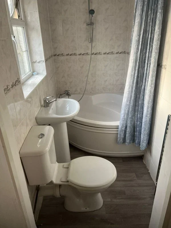 Room Martindale Road in Greater London