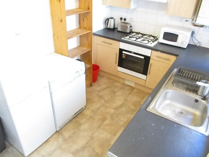 Room Wilkinson Avenue in Nottingham
