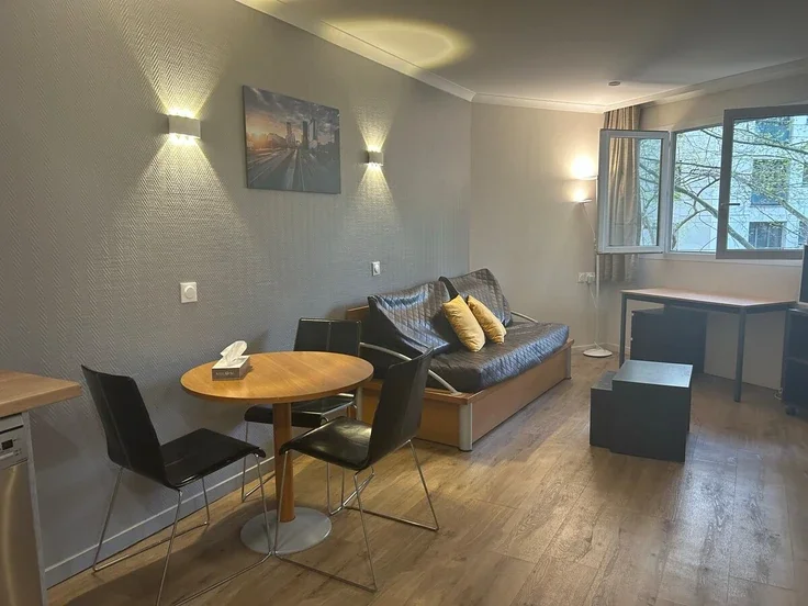 Flat Avenue Gambetta in Courbevoie