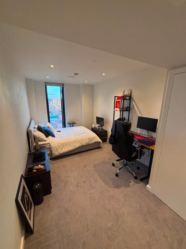 Room Aspin Lane in Manchester