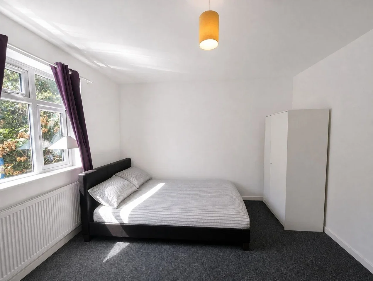 Room Baker Street in Luton