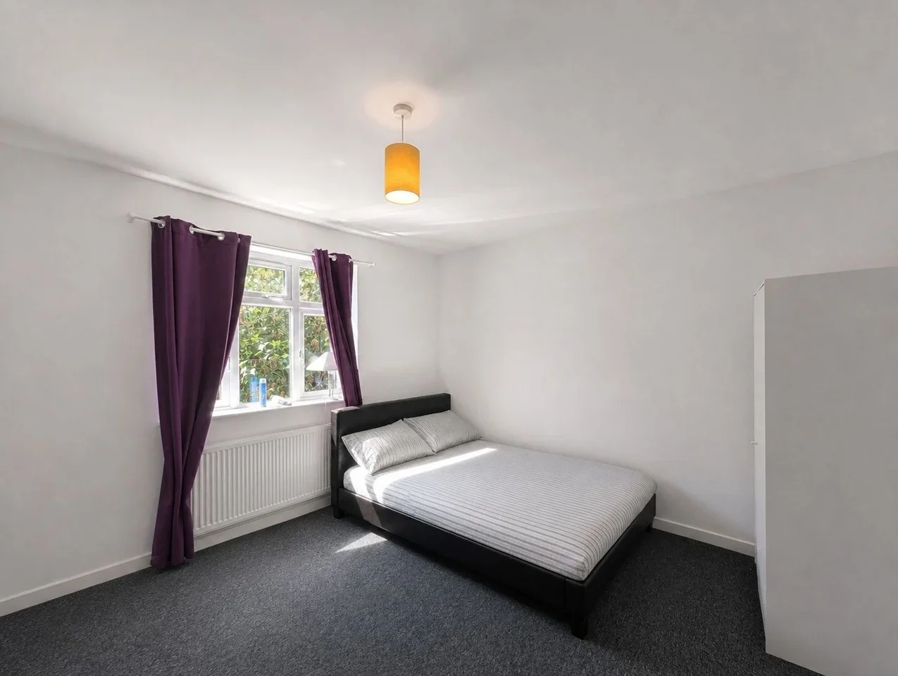 Room Baker Street in Luton