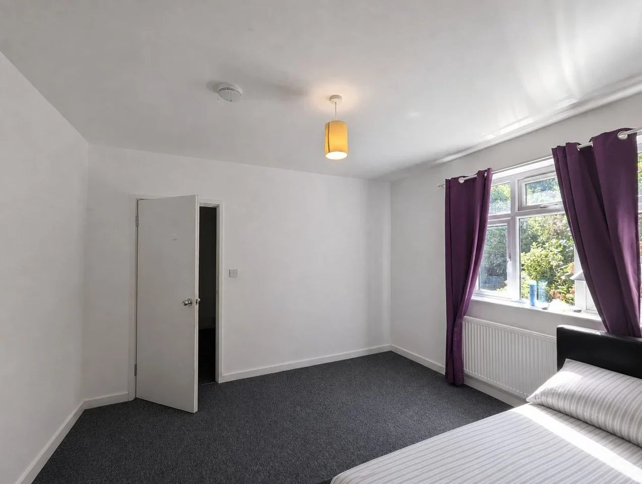 Room Baker Street in Luton