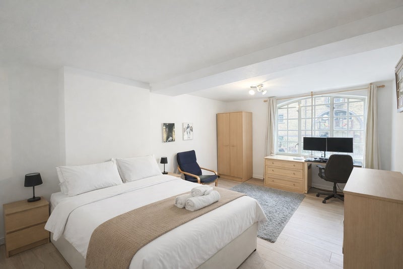 Flat Shad Thames in Greater London